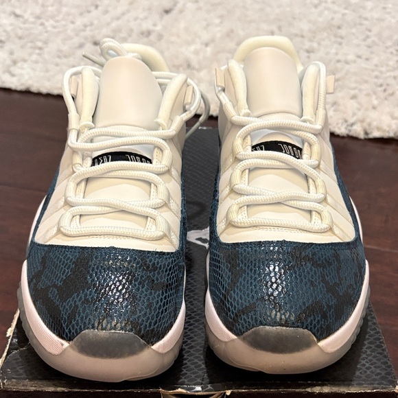Nike Air Jordan 11 Retro Low 